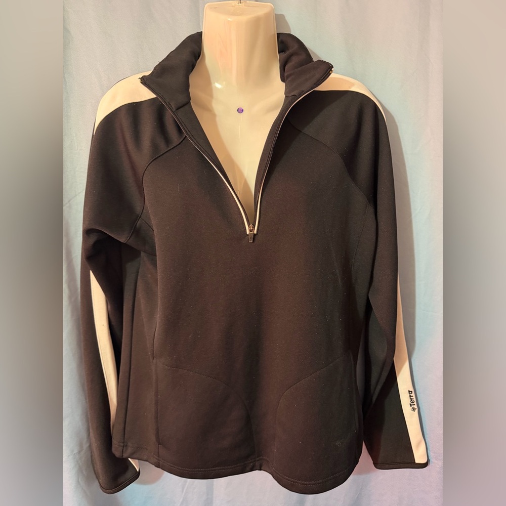 Stylish Black Quarter-Zip Pullover - image 3